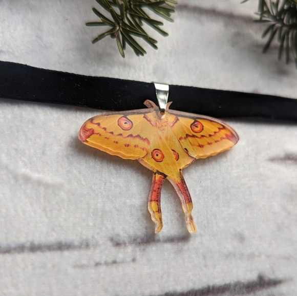 🖤  Moth Choker - Picture 3 of 3